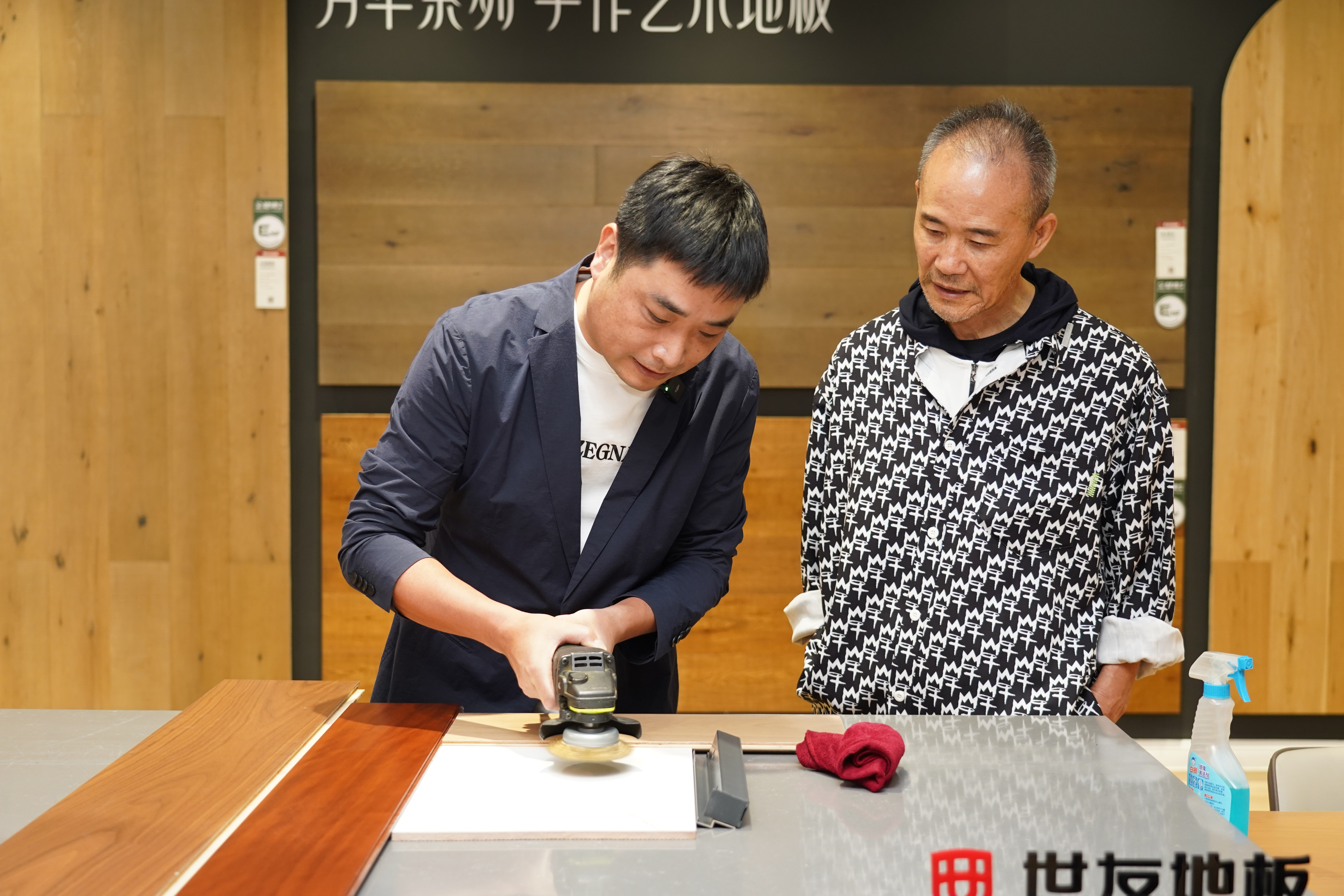 共建綠色生態(tài) 共鑒超級品質，綠色品質大使王石高度評價世友客臥通鋪地板